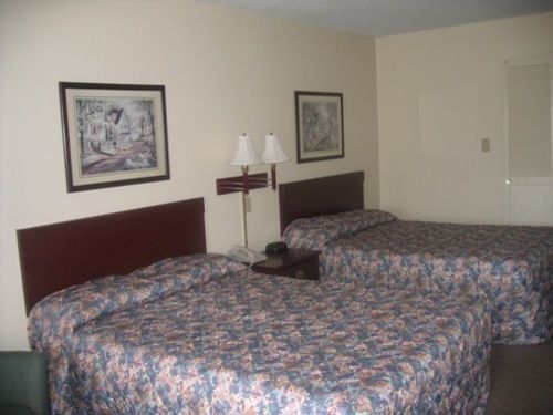 Country Squire Inn And Suites Coshocton ภายนอก รูปภาพ