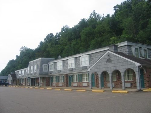 Country Squire Inn And Suites Coshocton ภายนอก รูปภาพ